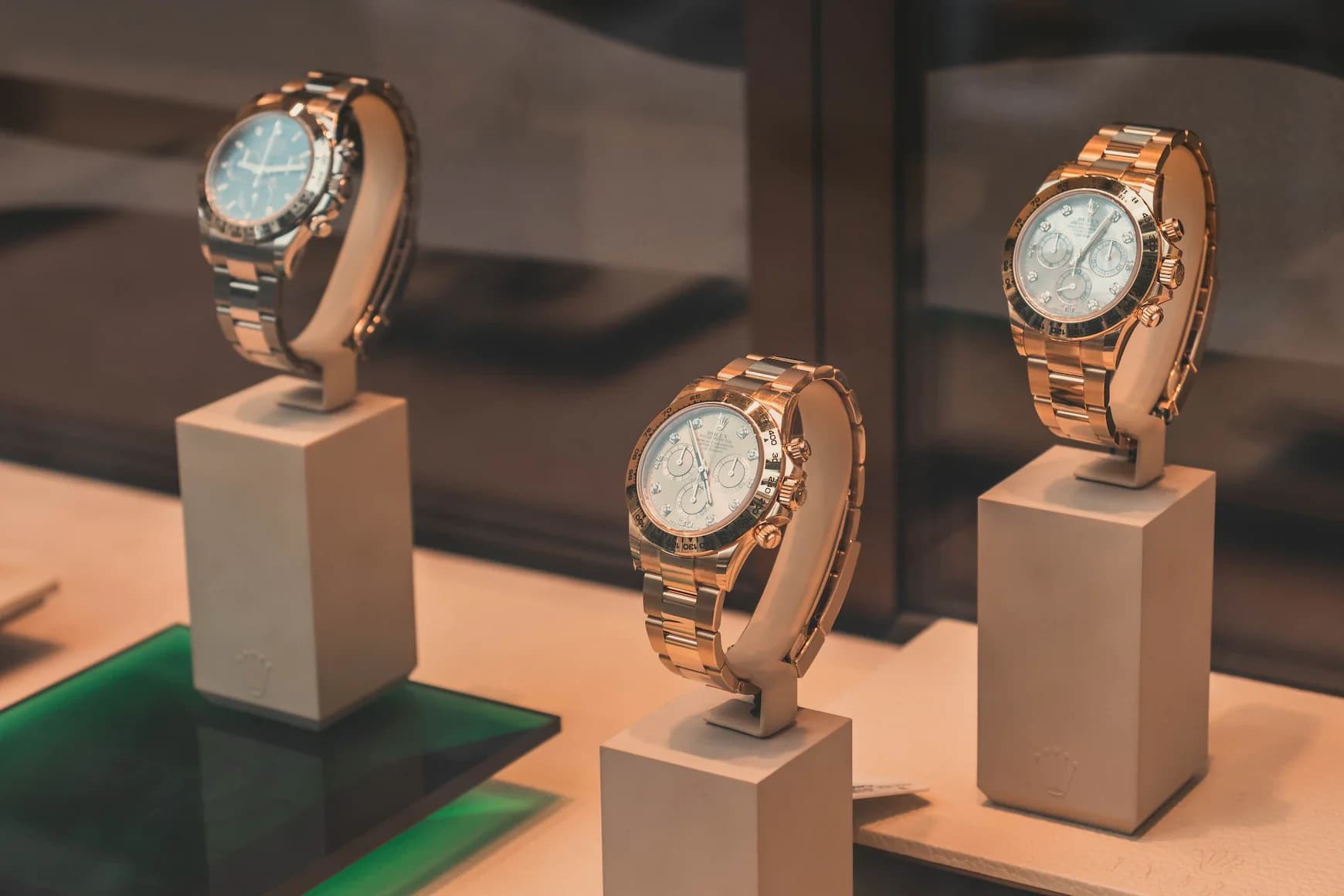 Estimation de montres de luxe par un expert horloger à Ruffec