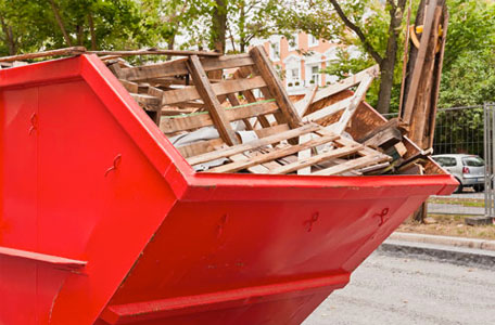 Benne à bois disponible à Tain-l'Hermitage (26600) - Location bennes professionnelle - Debarreo